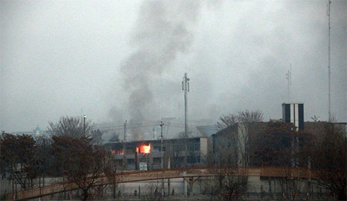 Se elevan a 43 los muertos en ataque a un complejo gubernamental en Kabul